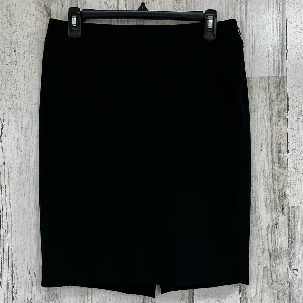 THE LIMITED Exact Stretch Black Skirt NEW Size 6